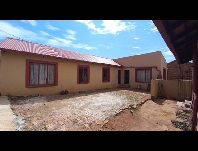 5 BEDROOM HOUSE FOR SALE IN DANVILLE